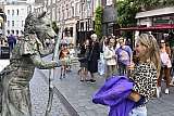14-09-2025 Breda - In de binnenstad  waren 48 levende standbeelden te zien  tijdens het Living Statues Festival. Waaronder deze wolvin. - Fotokrant